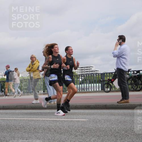 29.06.2025 - hella hamburg halbmarathon Luisa Fischer http://msf.ph/oto/8506419 29.06.2025 10:19:46 Kennedybrücke 15861, 1637, 1602, 1825, 3023, 3088, 7257, 7360, 7924, 7928, 8317, 8619, 9091, 9208, 9664, 9676, 10391 meine-sportfotos.de