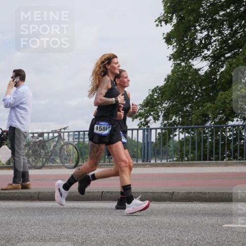 29.06.2025 - hella hamburg halbmarathon Luisa Fischer http://msf.ph/oto/8506426 29.06.2025 10:19:47 Kennedybrücke 1586, 1240, 1602, 1825, 3023, 3088, 7257, 7360, 7376, 7924, 7928, 8317, 8619, 9091, 9208, 9664, 9676, 10165, 10391 meine-sportfotos.de