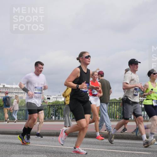 29.06.2025 - hella hamburg halbmarathon Luisa Fischer http://msf.ph/oto/8506446 29.06.2025 10:19:50 Kennedybrücke 7928, 17857, 8615, 79, 1, 160, 1117, 1240, 1602, 1825, 3023, 3088, 5037, 7257, 7360, 7376, 7924, 7928, 8317, 8619, 9091, 9208, 9664, 9675, 9676, 10165, 10314, 10317, 10320, 10391 meine-sportfotos.de