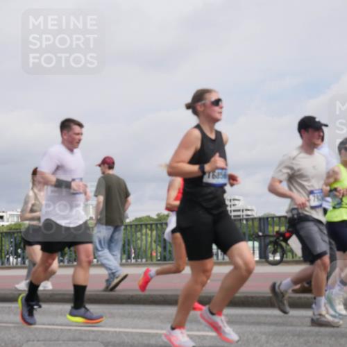 29.06.2025 - hella hamburg halbmarathon Luisa Fischer http://msf.ph/oto/8506452 29.06.2025 10:19:50 Kennedybrücke 1117, 1240, 1602, 1825, 3023, 3088, 5037, 7257, 7360, 7376, 7924, 7928, 8317, 8619, 9091, 9208, 9664, 9675, 9676, 10165, 10314, 10317, 10320, 10391 meine-sportfotos.de