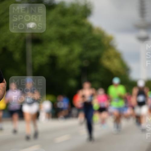 29.06.2025 - hella hamburg halbmarathon Dr. Thomas Lammeyer http://msf.ph/oto/8506456 29.06.2025 10:27:46 Kennedybrücke 1003, 1048, 1187, 1362, 1382, 2125, 2925, 3013, 3457, 4728, 5343, 7021, 7029, 7820, 8181, 8687, 8688, 8716, 9133, 9877, 9913 meine-sportfotos.de