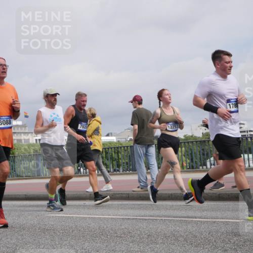 29.06.2025 - hella hamburg halbmarathon Luisa Fischer http://msf.ph/oto/8506462 29.06.2025 10:19:51 Kennedybrücke 3088, 12297, 7928, 1785, 1117, 1240, 1602, 1825, 3088, 3450, 5037, 7257, 7360, 7376, 7924, 7928, 8317, 8619, 9091, 9208, 9664, 9675, 9676, 10165, 10314, 10317, 10320, 10391 meine-sportfotos.de
