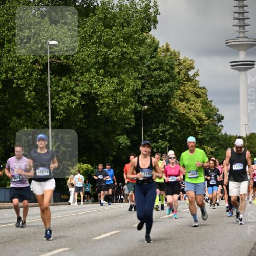 29.06.2025 - hella hamburg halbmarathon Dr. Thomas Lammeyer http://msf.ph/oto/8506463 29.06.2025 10:27:46 Kennedybrücke 1003, 1048, 1187, 1362, 1382, 2125, 2925, 3013, 3457, 4728, 5343, 7021, 7029, 7820, 8181, 8687, 8688, 8716, 9133, 9877, 9913 meine-sportfotos.de