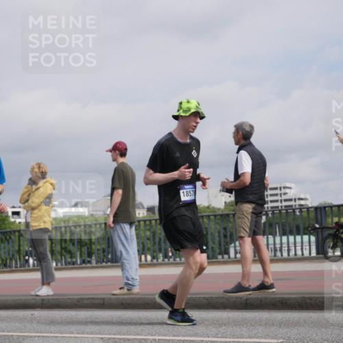 29.06.2025 - hella hamburg halbmarathon Luisa Fischer http://msf.ph/oto/8506488 29.06.2025 10:19:53 Kennedybrücke 11335, 18579, 1117, 1240, 1602, 1825, 3088, 3450, 5037, 6948, 7257, 7360, 7376, 7928, 8513, 8619, 9208, 9675, 10165, 10314, 10317, 10320, 10391 meine-sportfotos.de