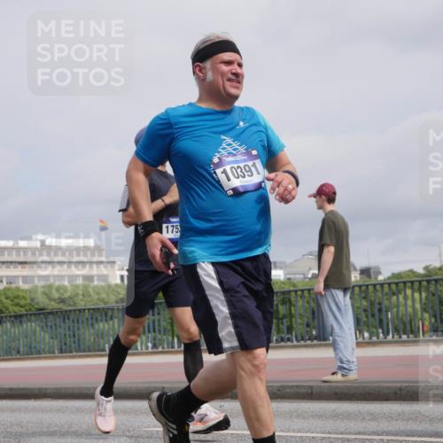 29.06.2025 - hella hamburg halbmarathon Luisa Fischer http://msf.ph/oto/8506496 29.06.2025 10:19:54 Kennedybrücke 208, 175, 10391, 1117, 1240, 1825, 3088, 3450, 5037, 6948, 7257, 7360, 7376, 8513, 9208, 9675, 10165, 10314, 10317, 10320, 10391 meine-sportfotos.de