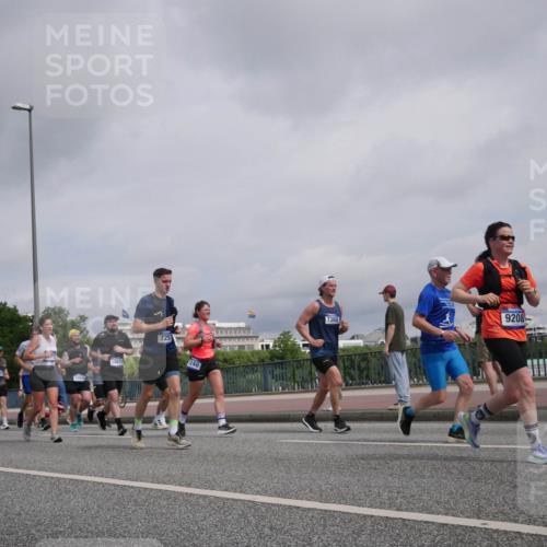 29.06.2025 - hella hamburg halbmarathon Luisa Fischer http://msf.ph/oto/8506514 29.06.2025 10:19:56 Kennedybrücke 7376, 0165, 18675, 7257, 1240, 7360, 9208, 1117, 1240, 3450, 3622, 5037, 6488, 6948, 7257, 7360, 7376, 8513, 9208, 9675, 10165, 10314, 10317, 10320, 10391 meine-sportfotos.de