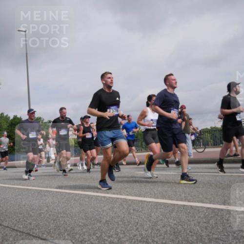 29.06.2025 - hella hamburg halbmarathon Luisa Fischer http://msf.ph/oto/8506533 29.06.2025 10:19:58 Kennedybrücke 1660, 10317, 7376, 157, 1117, 1240, 3450, 3622, 5037, 6488, 6941, 6948, 7257, 7345, 7360, 7376, 8513, 9208, 9675, 10165, 10314, 10317, 10320, 10391 meine-sportfotos.de