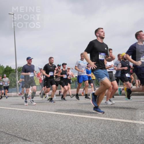 29.06.2025 - hella hamburg halbmarathon Luisa Fischer http://msf.ph/oto/8506535 29.06.2025 10:19:58 Kennedybrücke 1660, 10317, 1032, 7376, 1098, 10165, 1117, 1240, 3450, 3622, 5037, 6488, 6941, 6948, 7257, 7345, 7360, 7376, 8513, 9208, 9675, 10165, 10314, 10317, 10320, 10391 meine-sportfotos.de