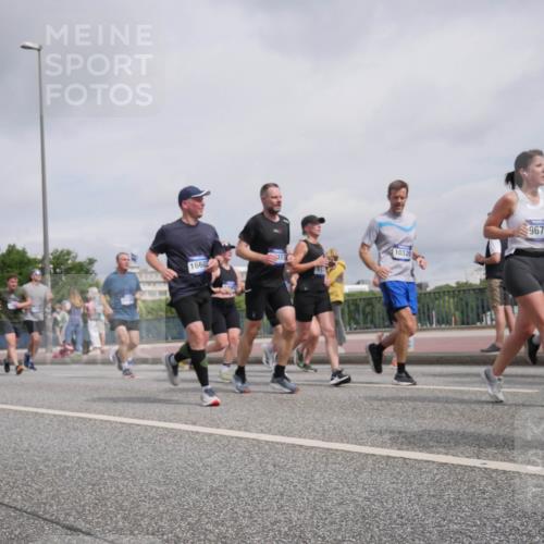 29.06.2025 - hella hamburg halbmarathon Luisa Fischer http://msf.ph/oto/8506538 29.06.2025 10:19:59 Kennedybrücke 10320, 1660, 9675, 10314, 109, 1117, 1240, 3450, 3622, 5037, 6488, 6941, 6948, 7257, 7345, 7360, 7376, 8513, 9675, 10165, 10314, 10317, 10320 meine-sportfotos.de