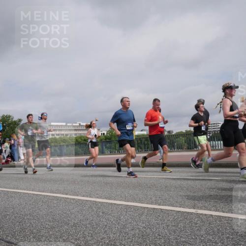 29.06.2025 - hella hamburg halbmarathon Luisa Fischer http://msf.ph/oto/8506553 29.06.2025 10:20:00 Kennedybrücke 8875, 1538, 503, 1336, 186, 8513, 1117, 1240, 3450, 3622, 5037, 6328, 6488, 6941, 6948, 7345, 7376, 8513, 8983, 9675, 10165, 10314, 10317, 10320 meine-sportfotos.de