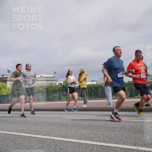 29.06.2025 - hella hamburg halbmarathon Luisa Fischer http://msf.ph/oto/8506555 29.06.2025 10:20:01 Kennedybrücke 1784, 15564, 694, 1538, 5037, 1117, 3450, 3622, 5037, 6328, 6488, 6941, 6948, 7345, 8513, 8983, 9675, 10314, 10317, 10320, 10377 meine-sportfotos.de
