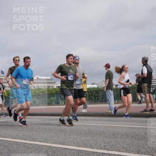 29.06.2025 - hella hamburg halbmarathon Luisa Fischer http://msf.ph/oto/8506566 29.06.2025 10:20:02 Kennedybrücke 8513, 13365, 1867, 15564, 1117, 1403, 3450, 3622, 5037, 6328, 6488, 6941, 6948, 7345, 8513, 8983, 9675, 10314, 10317, 10377 meine-sportfotos.de