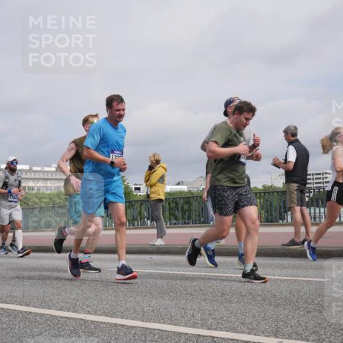 29.06.2025 - hella hamburg halbmarathon Luisa Fischer http://msf.ph/oto/8506570 29.06.2025 10:20:02 Kennedybrücke 8913, 17845, 132, 100, 694, 1117, 1403, 3450, 3622, 5037, 6328, 6488, 6941, 6948, 7345, 8513, 8983, 9675, 10314, 10317, 10377 meine-sportfotos.de
