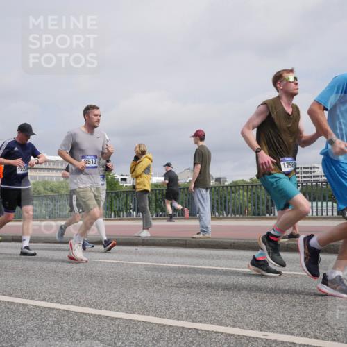 29.06.2025 - hella hamburg halbmarathon Luisa Fischer http://msf.ph/oto/8506582 29.06.2025 10:20:03 Kennedybrücke 9513, 12289, 345, 17984, 13365, 1403, 3450, 3622, 5037, 6328, 6488, 6941, 6948, 7345, 8513, 8983, 10377, 10735 meine-sportfotos.de