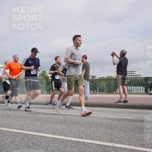 29.06.2025 - hella hamburg halbmarathon Luisa Fischer http://msf.ph/oto/8506587 29.06.2025 10:20:04 Kennedybrücke 1766, 12289, 14646, 1403, 3450, 3622, 6328, 6488, 6941, 6948, 7345, 8513, 8983, 10377, 10735 meine-sportfotos.de