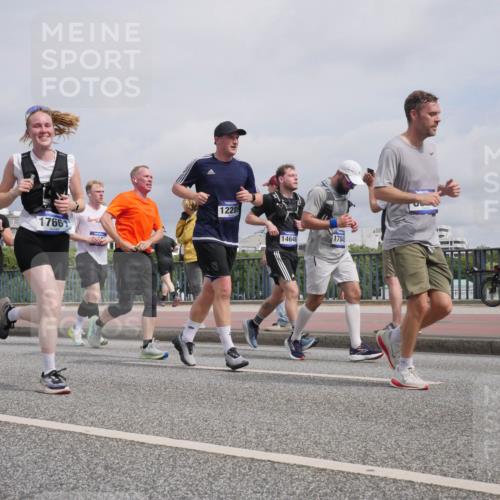 29.06.2025 - hella hamburg halbmarathon Luisa Fischer http://msf.ph/oto/8506594 29.06.2025 10:20:04 Kennedybrücke 1331, 6488, 1766, 12289, 14646, 17845, 1403, 3450, 3622, 6328, 6488, 6941, 6948, 7345, 8513, 8983, 10377, 10735 meine-sportfotos.de