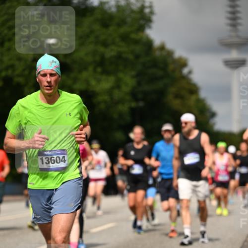 29.06.2025 - hella hamburg halbmarathon Dr. Thomas Lammeyer http://msf.ph/oto/8506596 29.06.2025 10:27:53 Kennedybrücke 1003, 1048, 1382, 2125, 2925, 3285, 3457, 4464, 4684, 5343, 5406, 6502, 7021, 7029, 7820, 8181, 8716, 9877, 10649 meine-sportfotos.de