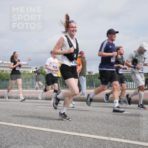 29.06.2025 - hella hamburg halbmarathon Luisa Fischer http://msf.ph/oto/8506599 29.06.2025 10:20:05 Kennedybrücke 1331, 1714, 6488, 1765, 122, 14646, 17845, 1403, 3622, 6328, 6488, 6941, 6948, 7114, 7345, 8513, 8983, 10377, 10735 meine-sportfotos.de