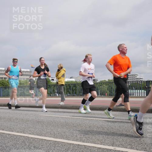 29.06.2025 - hella hamburg halbmarathon Luisa Fischer http://msf.ph/oto/8506606 29.06.2025 10:20:05 Kennedybrücke 1331, 6488, 176, 1403, 3622, 6328, 6488, 6941, 6948, 7114, 7345, 8513, 8983, 10377, 10735 meine-sportfotos.de