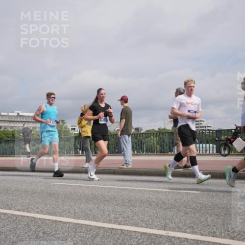 29.06.2025 - hella hamburg halbmarathon Luisa Fischer http://msf.ph/oto/8506613 29.06.2025 10:20:05 Kennedybrücke 1331, 6488, 1403, 3622, 6328, 6488, 6941, 6948, 7114, 7345, 8513, 8983, 10377, 10735 meine-sportfotos.de