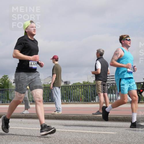 29.06.2025 - hella hamburg halbmarathon Luisa Fischer http://msf.ph/oto/8506627 29.06.2025 10:20:07 Kennedybrücke 6941, 1320, 33, 1403, 3622, 5390, 6126, 6328, 6488, 6522, 6941, 7114, 7115, 7345, 8983, 9259, 10377, 10592, 10735 meine-sportfotos.de