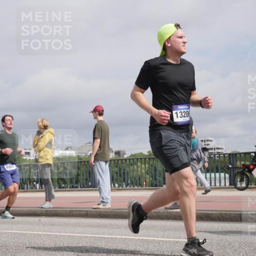 29.06.2025 - hella hamburg halbmarathon Luisa Fischer http://msf.ph/oto/8506632 29.06.2025 10:20:07 Kennedybrücke 6941, 13206, 1403, 3622, 5390, 6126, 6328, 6488, 6522, 6941, 7114, 7115, 7345, 8983, 9259, 10377, 10592, 10735 meine-sportfotos.de