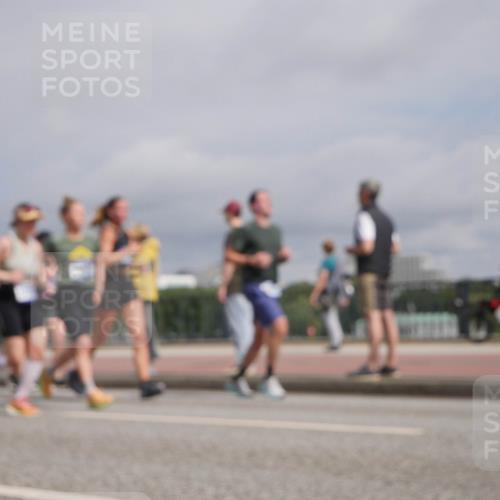 29.06.2025 - hella hamburg halbmarathon Luisa Fischer http://msf.ph/oto/8506641 29.06.2025 10:20:08 Kennedybrücke 1403, 3622, 5390, 6126, 6128, 6328, 6488, 6522, 6941, 7114, 7115, 7345, 8983, 9259, 10377, 10592, 10735 meine-sportfotos.de