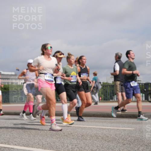 29.06.2025 - hella hamburg halbmarathon Luisa Fischer http://msf.ph/oto/8506646 29.06.2025 10:20:09 Kennedybrücke 1906, 1225, 1403, 5390, 6126, 6128, 6328, 6488, 6522, 6941, 7114, 7115, 7345, 8895, 8983, 9259, 10377, 10592, 10735 meine-sportfotos.de
