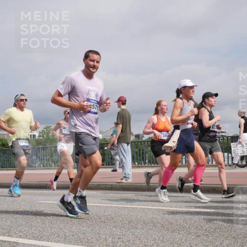 29.06.2025 - hella hamburg halbmarathon Luisa Fischer http://msf.ph/oto/8506656 29.06.2025 10:20:10 Kennedybrücke 17741, 1403, 2908, 5390, 5995, 6126, 6128, 6328, 6522, 6941, 7114, 7115, 7345, 8895, 8983, 9259, 10377, 10592, 10735 meine-sportfotos.de