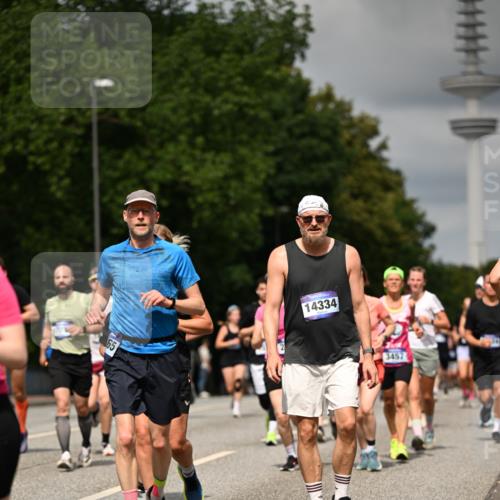 29.06.2025 - hella hamburg halbmarathon Dr. Thomas Lammeyer http://msf.ph/oto/8506665 29.06.2025 10:27:56 Kennedybrücke 1003, 1048, 1382, 2125, 2925, 3034, 3285, 3457, 4464, 4684, 5343, 5406, 6502, 7021, 7029, 7820, 8181, 8716, 9217, 9877, 10649 meine-sportfotos.de