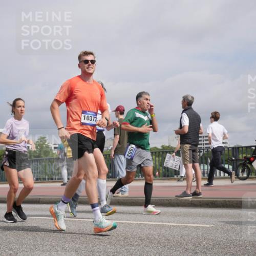 29.06.2025 - hella hamburg halbmarathon Luisa Fischer http://msf.ph/oto/8506681 29.06.2025 10:20:12 Kennedybrücke 10377, 1553, 1137, 1403, 2908, 5390, 5995, 6126, 6128, 6328, 6522, 7114, 7115, 8895, 8983, 9259, 10377, 10592, 10735 meine-sportfotos.de