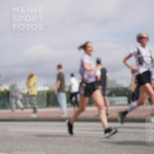 29.06.2025 - hella hamburg halbmarathon Luisa Fischer http://msf.ph/oto/8506691 29.06.2025 10:20:13 Kennedybrücke 1137, 1403, 2908, 5390, 5995, 6126, 6128, 6328, 6522, 7114, 7115, 8558, 8895, 8983, 9259, 10377, 10592, 10735 meine-sportfotos.de