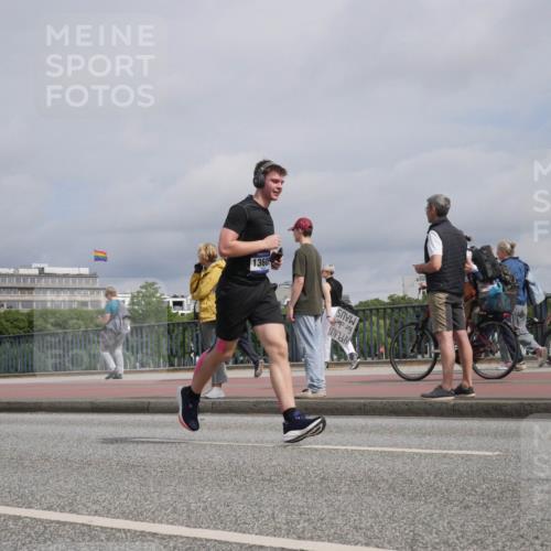 29.06.2025 - hella hamburg halbmarathon Luisa Fischer http://msf.ph/oto/8506698 29.06.2025 10:20:13 Kennedybrücke 7410, 1360, 1137, 1403, 2908, 5390, 5995, 6126, 6128, 6328, 6522, 7114, 7115, 8558, 8895, 8983, 9259, 10377, 10592, 10735 meine-sportfotos.de