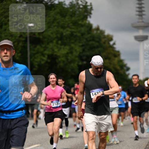 29.06.2025 - hella hamburg halbmarathon Dr. Thomas Lammeyer http://msf.ph/oto/8506699 29.06.2025 10:27:58 Kennedybrücke 1003, 1048, 1382, 2125, 3034, 3285, 3457, 4464, 4684, 5406, 6502, 7021, 7029, 7820, 8181, 8716, 9217, 9877, 10649 meine-sportfotos.de