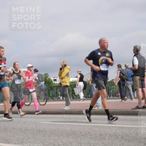 29.06.2025 - hella hamburg halbmarathon Luisa Fischer http://msf.ph/oto/8506713 29.06.2025 10:20:15 Kennedybrücke 12230, 7410, 1137, 1403, 2225, 2860, 2908, 5390, 5995, 6126, 6128, 6522, 7114, 7115, 7291, 8253, 8558, 8895, 9259, 9647, 10592, 10735 meine-sportfotos.de