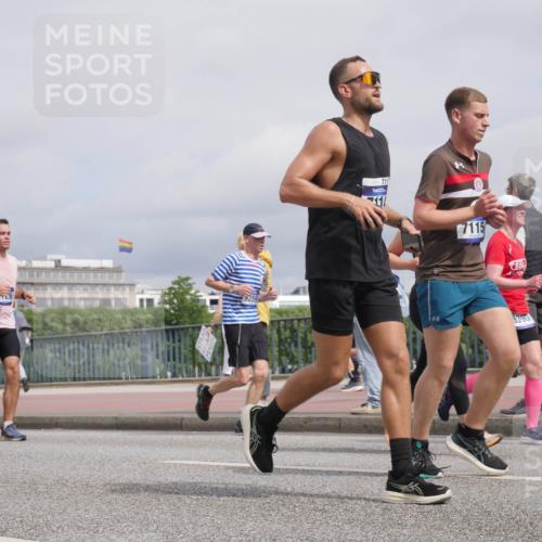 29.06.2025 - hella hamburg halbmarathon Luisa Fischer http://msf.ph/oto/8506729 29.06.2025 10:20:16 Kennedybrücke 14589, 9259, 11, 711, 7115, 5390, 1083, 1137, 2225, 2860, 2908, 5390, 5995, 6126, 6128, 6520, 6522, 7114, 7115, 7291, 8253, 8558, 8895, 9259, 9647, 10592, 10735 meine-sportfotos.de