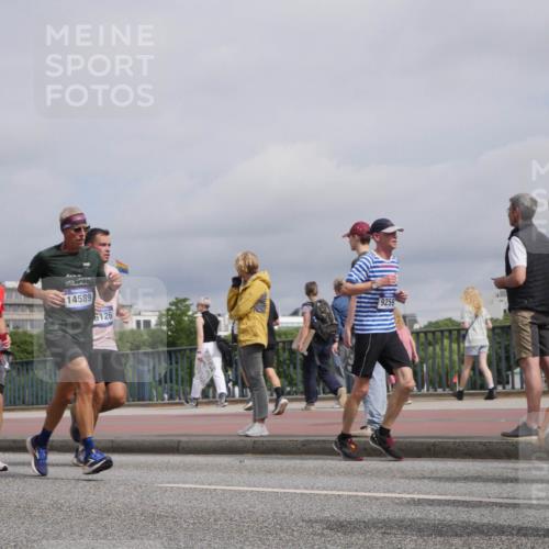 29.06.2025 - hella hamburg halbmarathon Luisa Fischer http://msf.ph/oto/8506735 29.06.2025 10:20:17 Kennedybrücke 6126, 9259, 522, 166, 10592, 14589, 1083, 1137, 2225, 2860, 2908, 3210, 5390, 5995, 6126, 6128, 6520, 6522, 7114, 7115, 7291, 8253, 8558, 8895, 9259, 9647, 10592 meine-sportfotos.de