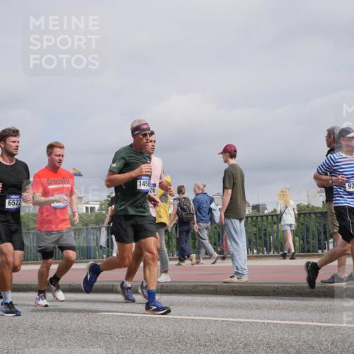 29.06.2025 - hella hamburg halbmarathon Luisa Fischer http://msf.ph/oto/8506739 29.06.2025 10:20:17 Kennedybrücke 28, 6522, 1458, 26, 9259, 1083, 1137, 2225, 2860, 2908, 3210, 5390, 5995, 6126, 6128, 6520, 6522, 7114, 7115, 7291, 8253, 8558, 8895, 9259, 9647, 10592 meine-sportfotos.de
