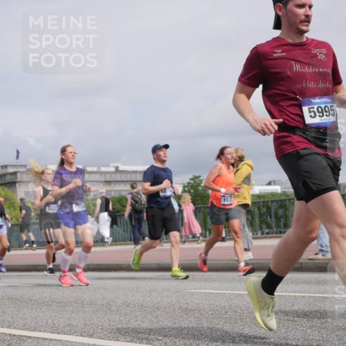 29.06.2025 - hella hamburg halbmarathon Luisa Fischer http://msf.ph/oto/8506766 29.06.2025 10:20:21 Kennedybrücke 12100, 1681, 2225, 9647, 15293, 1137, 5995, 1083, 1137, 2225, 2860, 2908, 3210, 3464, 3466, 5995, 6128, 6520, 6786, 7291, 8253, 8309, 8558, 8895, 9647 meine-sportfotos.de