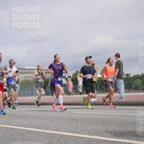29.06.2025 - hella hamburg halbmarathon Luisa Fischer http://msf.ph/oto/8506770 29.06.2025 10:20:21 Kennedybrücke 5700, 8253, 058, 8558, 2225, 9647, 15293, 1548, 100, 1137, 1083, 1137, 2225, 2860, 2908, 3210, 3464, 3466, 5995, 6128, 6520, 6786, 7291, 8253, 8309, 8558, 8895, 9647 meine-sportfotos.de