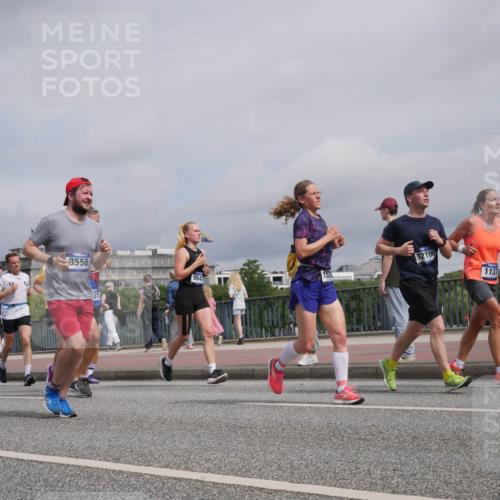 29.06.2025 - hella hamburg halbmarathon Luisa Fischer http://msf.ph/oto/8506774 29.06.2025 10:20:22 Kennedybrücke 1846, 253, 3558, 12100, 9647, 1529, 1137, 25, 1083, 1137, 2225, 2860, 2908, 3210, 3464, 3466, 5995, 6520, 6786, 7291, 8253, 8309, 8558, 8895, 9647 meine-sportfotos.de