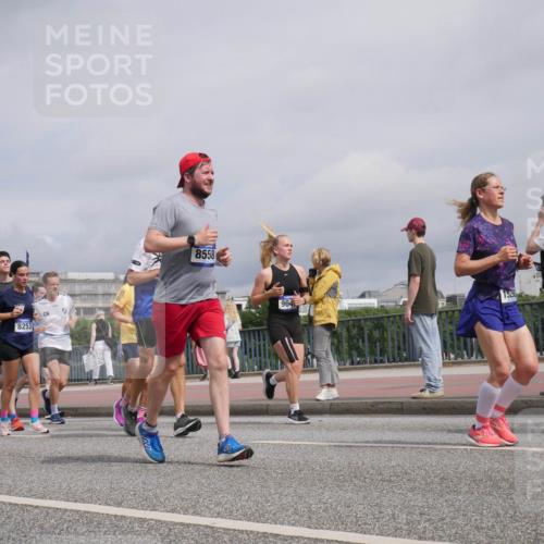 29.06.2025 - hella hamburg halbmarathon Luisa Fischer http://msf.ph/oto/8506781 29.06.2025 10:20:22 Kennedybrücke 18469, 8253, 8558, 964, 1529, 1083, 1137, 2225, 2860, 2908, 3210, 3464, 3466, 5995, 6520, 6786, 7291, 8253, 8309, 8558, 8895, 9647 meine-sportfotos.de