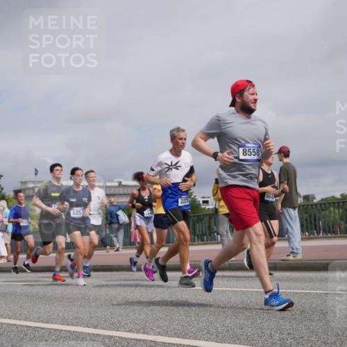 29.06.2025 - hella hamburg halbmarathon Luisa Fischer http://msf.ph/oto/8506784 29.06.2025 10:20:23 Kennedybrücke 18245, 846, 8253, 154, 8558, 2225, 964, 1083, 1137, 2225, 2860, 2908, 3210, 3464, 3466, 5929, 5995, 6520, 6786, 7291, 8253, 8309, 8558, 9647 meine-sportfotos.de
