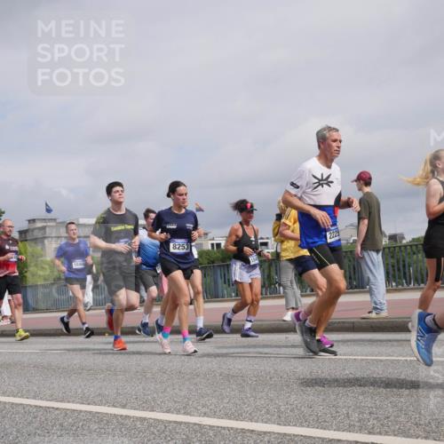 29.06.2025 - hella hamburg halbmarathon Luisa Fischer http://msf.ph/oto/8506790 29.06.2025 10:20:23 Kennedybrücke 2860, 245, 18469, 8253, 154, 2225, 964, 1083, 1137, 2225, 2860, 2908, 3210, 3464, 3466, 5929, 5995, 6520, 6786, 7291, 8253, 8309, 8558, 9647 meine-sportfotos.de
