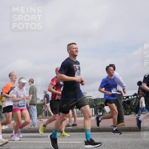 29.06.2025 - hella hamburg halbmarathon Luisa Fischer http://msf.ph/oto/8506813 29.06.2025 10:20:26 Kennedybrücke 18344, 16704, 7291, 18469, 1083, 2225, 2860, 3210, 3464, 3466, 3802, 3803, 5929, 5930, 6352, 6520, 6786, 7291, 7945, 8210, 8253, 8309, 8558, 9647, 10460, 10620 meine-sportfotos.de