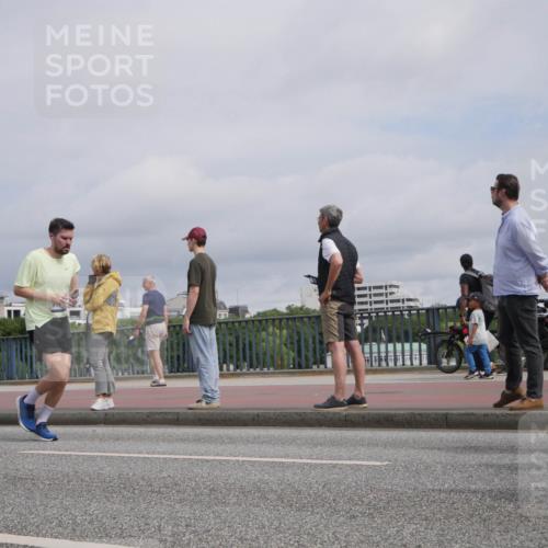 29.06.2025 - hella hamburg halbmarathon Luisa Fischer http://msf.ph/oto/8506826 29.06.2025 10:20:28 Kennedybrücke 1083, 1795, 3210, 3464, 3466, 3802, 3803, 4852, 5929, 5930, 6352, 6520, 6786, 7291, 7945, 8210, 8309, 8433, 9400, 9848, 10460, 10620 meine-sportfotos.de