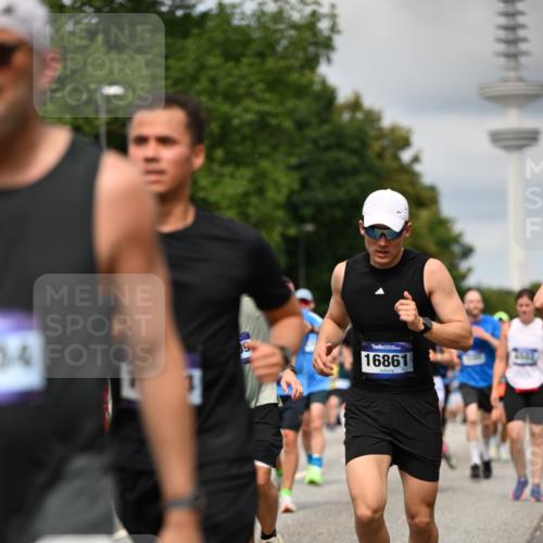 29.06.2025 - hella hamburg halbmarathon Dr. Thomas Lammeyer http://msf.ph/oto/8506830 29.06.2025 10:28:02 Kennedybrücke 1003, 1048, 1382, 1444, 2125, 2489, 3034, 3285, 3457, 4464, 4684, 5406, 6502, 7021, 7029, 7820, 8031, 8181, 8716, 9217, 9877, 10649 meine-sportfotos.de