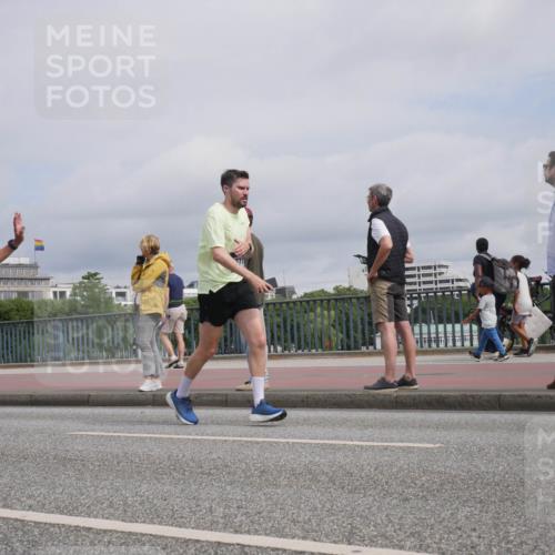 29.06.2025 - hella hamburg halbmarathon Luisa Fischer http://msf.ph/oto/8506831 29.06.2025 10:20:28 Kennedybrücke 8309, 1083, 1795, 3210, 3464, 3466, 3802, 3803, 4852, 5929, 5930, 6352, 6520, 6786, 7291, 7945, 8210, 8309, 8433, 9400, 9848, 10460, 10620 meine-sportfotos.de