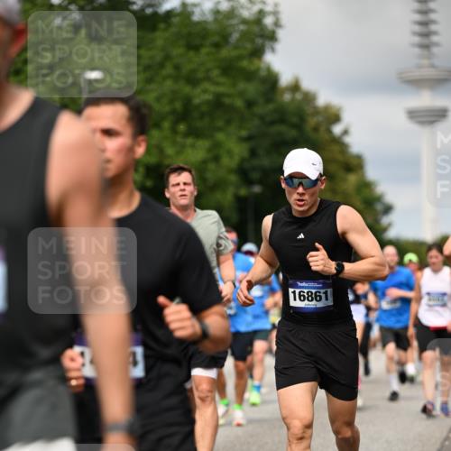 29.06.2025 - hella hamburg halbmarathon Dr. Thomas Lammeyer http://msf.ph/oto/8506832 29.06.2025 10:28:03 Kennedybrücke 1003, 1048, 1382, 1444, 2125, 2489, 3034, 3285, 3457, 4464, 4684, 5406, 6502, 7021, 7029, 7820, 8031, 8181, 8716, 9217, 9877, 10649 meine-sportfotos.de