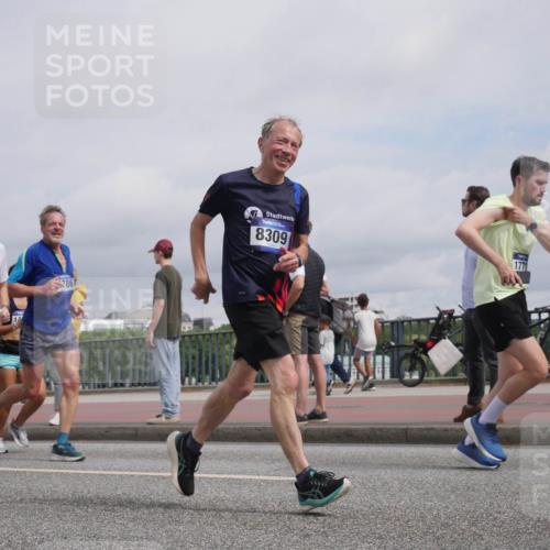 29.06.2025 - hella hamburg halbmarathon Luisa Fischer http://msf.ph/oto/8506839 29.06.2025 10:20:29 Kennedybrücke 14208, 14, 786, 8309, 1771, 1083, 1795, 3210, 3464, 3466, 3802, 3803, 4852, 5929, 5930, 6352, 6520, 6786, 7945, 8210, 8309, 8433, 9400, 9848, 10460, 10620 meine-sportfotos.de